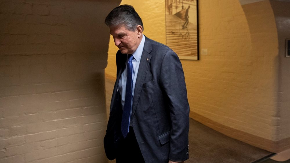 Πώς ένας Δημοκρατικός γερουσιαστής "σακάτεψε" τον Μπάιντεν