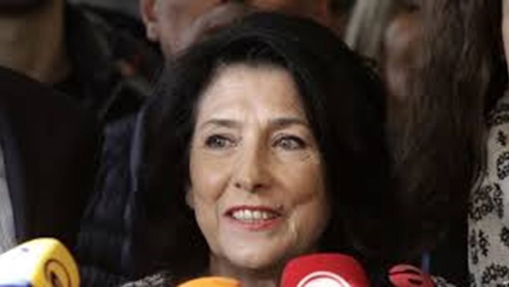 Η 66χρονη Σαλομέ Ζουραμπισβίλι εξελέγη Πρόεδρος της Γεωργίας