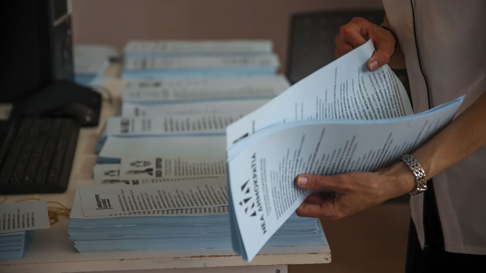 Δημοσκοπήσεις, απώλειες για ΠΑΣΟΚ και  αντιπαράθεση Ν.Δ- ΣΥΡΙΖΑ για τις επιχειρήσεις Κασσελάκη