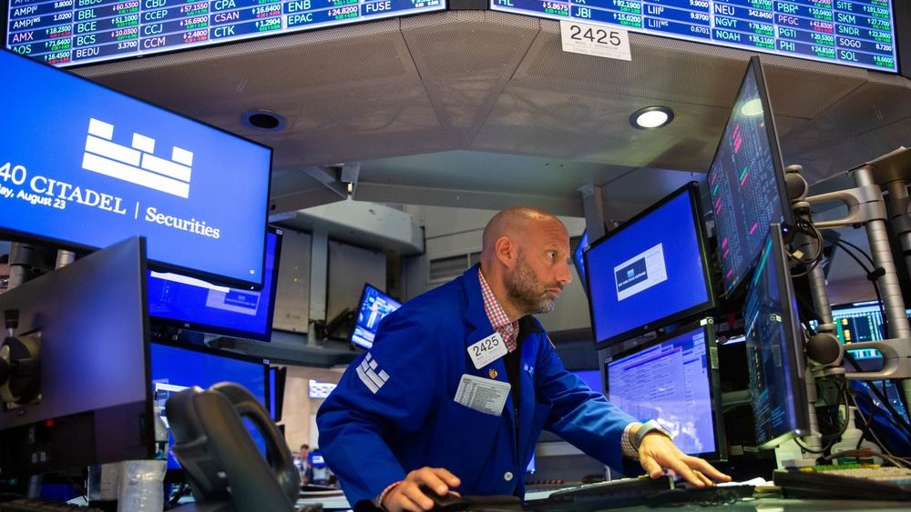 Πρέπει να πουλάμε όταν το χρηματιστήριο κλυδωνίζεται;