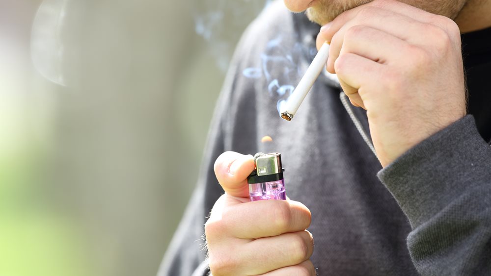 Το παθητικό κάπνισμα συνδέεται με την εμφάνιση κολπικής μαρμαρυγής