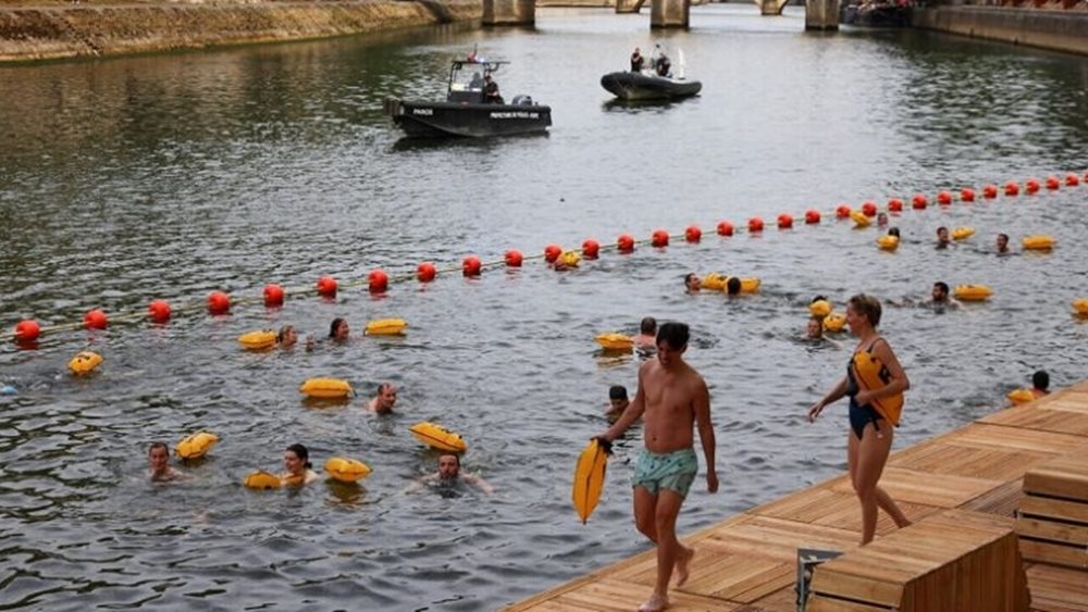 Παρίσι: Άνοιξε ο Σηκουάνας για δημόσιο κολύμπι για πρώτη φορά από το 1923