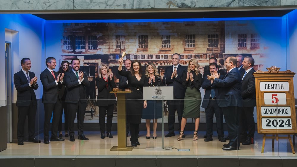 Attica Bank: Η CEO Ελένη Βρεττού χτύπησε το καμπανάκι στο Χρηματιστήριο Αθηνών
