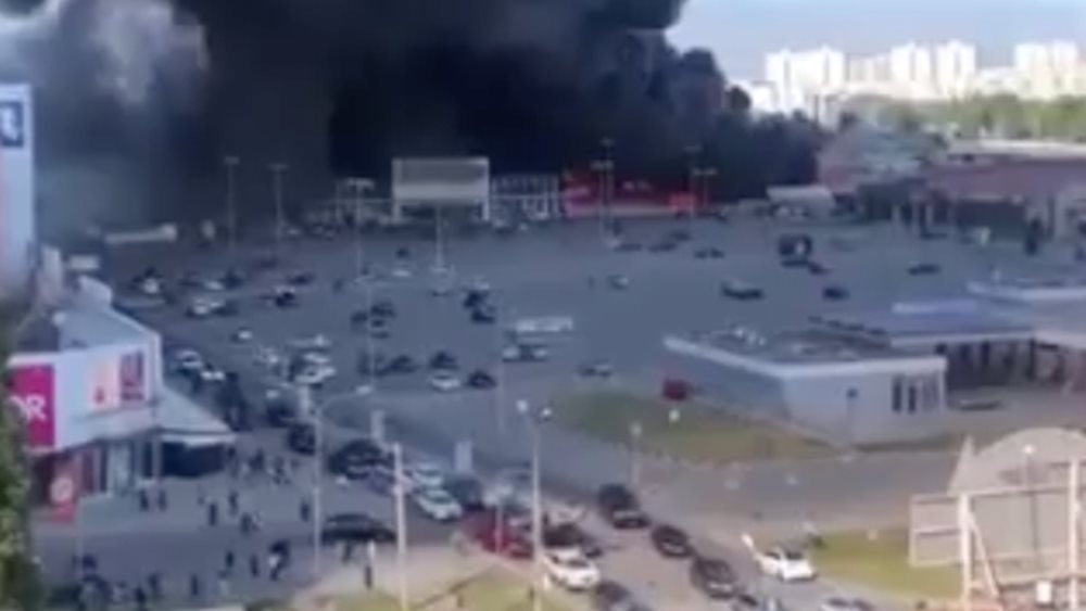 Πόλεμος στην Ουκρανία: Οι Ρώσοι βομβάρδισαν υπεραγορά και κατοικίες στο Χάρκοβο - Τουλάχιστον 2 νεκροί