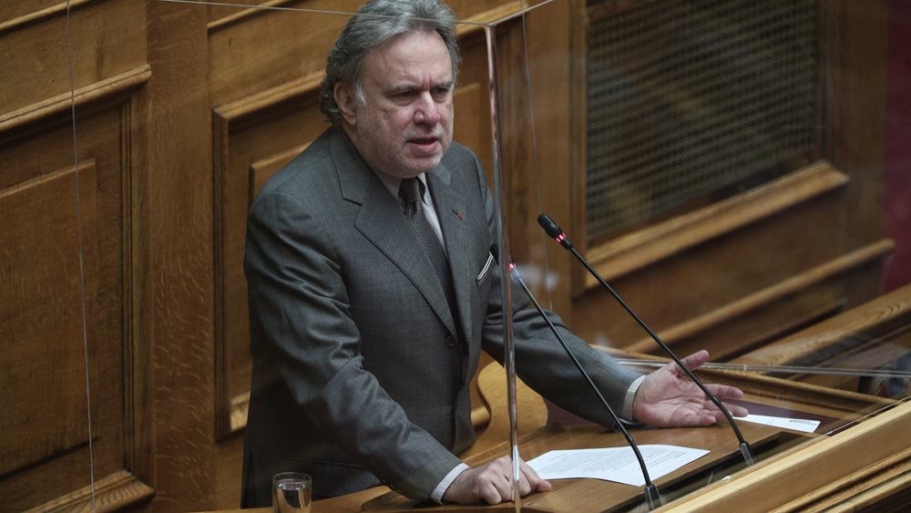 Αναβρασμός στην αγορά από τις δηλώσεις Κατρούγκαλου - Μπαράζ αντιδράσεων από επαγγελματικούς φορείς
