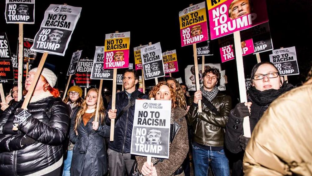 Χιλιάδες διαδηλωτές κατά του D. Trump στο Λονδίνο