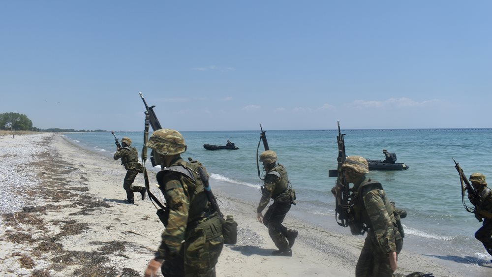 Στρατιωτικές σχολές: Μισθό 600 ευρώ τον μήνα και πρόσβαση υποψηφίων από όλα τα πεδία εξετάζει το Υπουργείο Άμυνας
