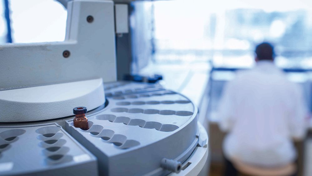 Κατάργηση του clawback ζητούν οι εργαστηριακοί γιατροί