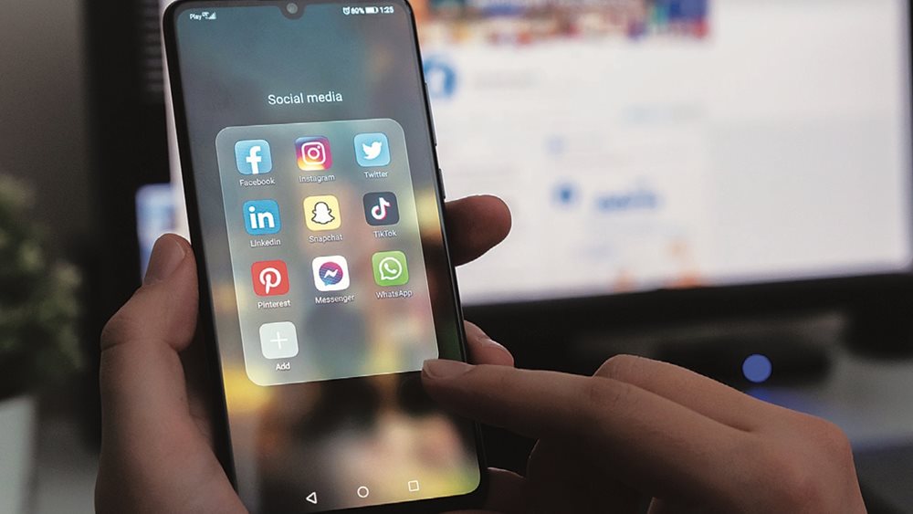 Η Νέα Ζηλανδία βάζει "στοπ" στα social media για ανηλίκους