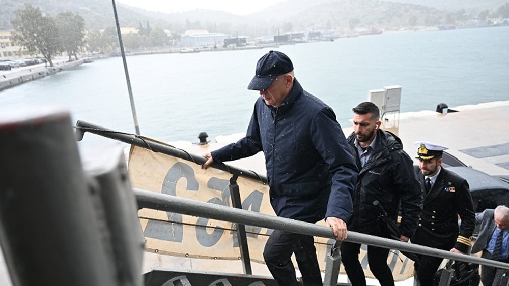 Επίσκεψη ΥΕΘΑ στη φρεγάτα ΥΔΡΑ