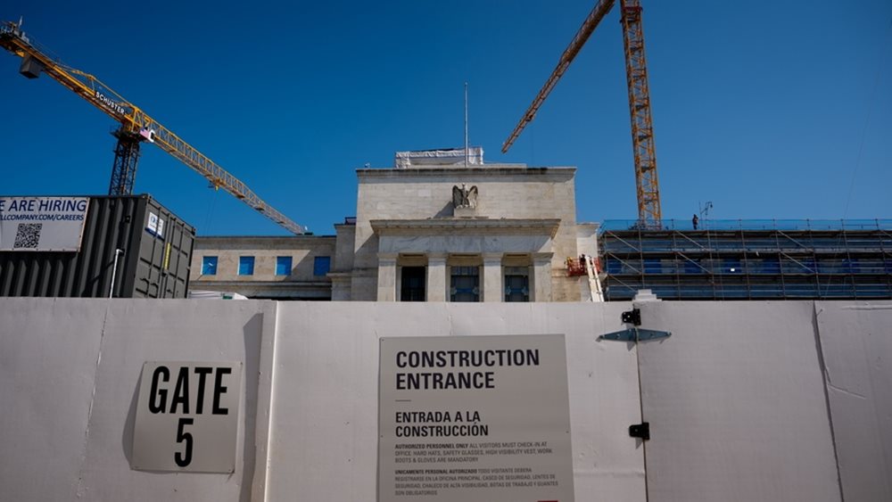 Τραμπ - Πάουελ: Σε τεταμένο κλίμα η επίσκεψη στην Fed - Η διαφωνία για την ανακαίνιση και η αιχμή για τα επιτόκια