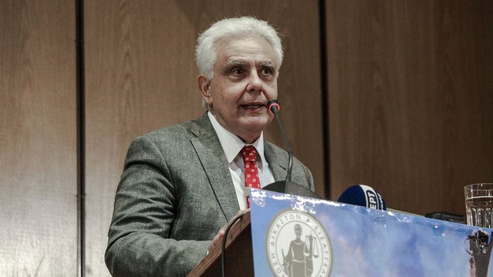 νίκος σαλάτας