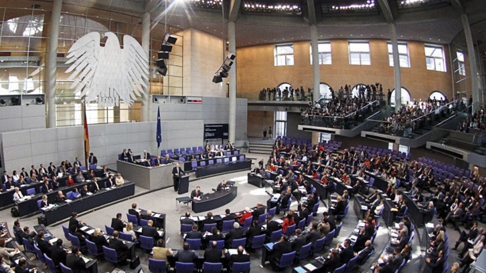 Γερμανία: Αντιπαράθεση Σολτς - Φρίντριχ στη Bundestag - Ψήφος εμπιστοσύνης στις 16 Δεκεμβρίου