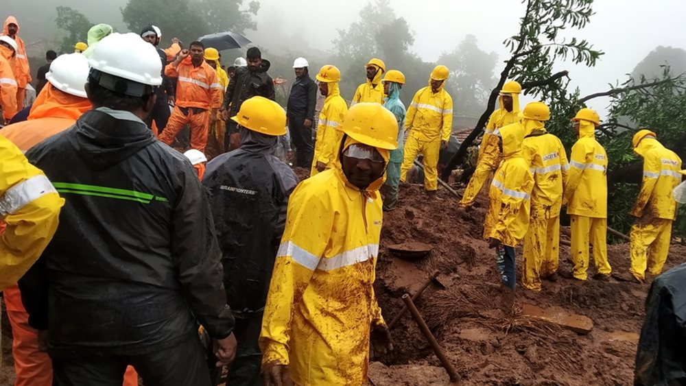 Ινδία: Μάχη με το χρόνο τα σωστικά συνεργεία για εντοπισμό επιζώντων από κατολίσθηση