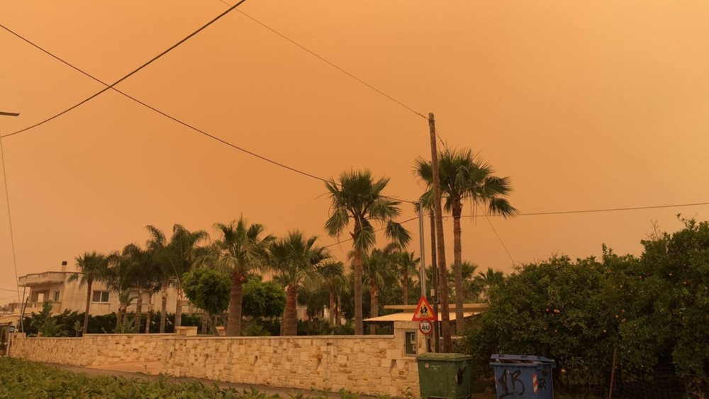 Αφρικανική σκόνη καλύπτει τον ουρανό των Χανίων: Ένα απόκοσμο σκηνικό και δυσφορία στους πολίτες&quot;