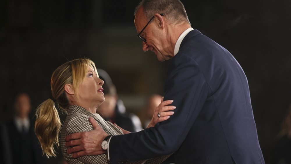 Ο Μερτς στρέφεται στη Μελόνι, εν μέσω "χωρισμού" με τον Μακρόν