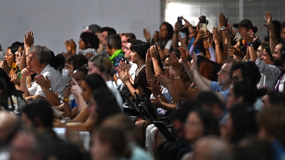 COP30: Χαμηλών φιλοδοξιών συμβιβασμός 200 χωρών για την κλιματική δράση, χωρίς σχέδιο εξόδου από τα ορυκτά καύσιμα