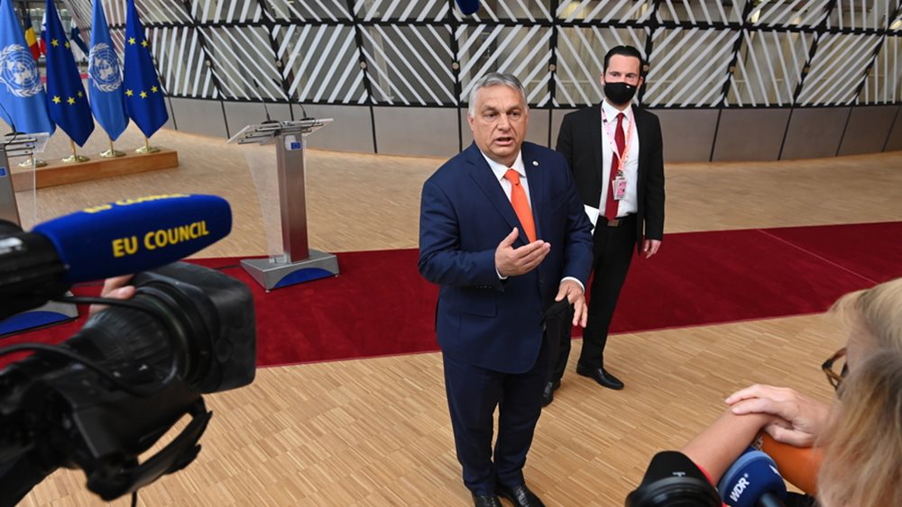 ΕΕ: Αναθεωρεί το σχέδιό της για το πετρελαϊκό εμπάργκο και δίνει άλλον έναν χρόνο σε Ουγγαρία