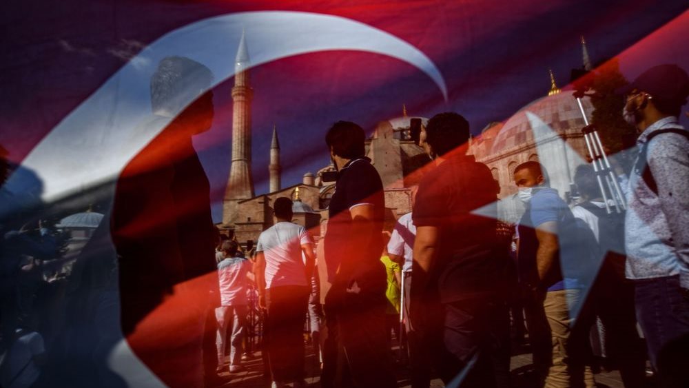 Bloomberg: Ο Ερντογάν στηρίζει την αναγέννηση μιας ισλαμικής Τουρκίας στην Αγία Σοφία