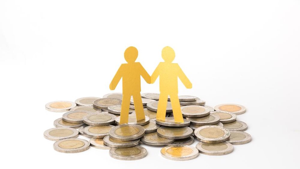 Eurobank: Τι απαιτείται για επιστροφή των αποταμιευτικών ροών των νοικοκυριών σε θετικό έδαφος