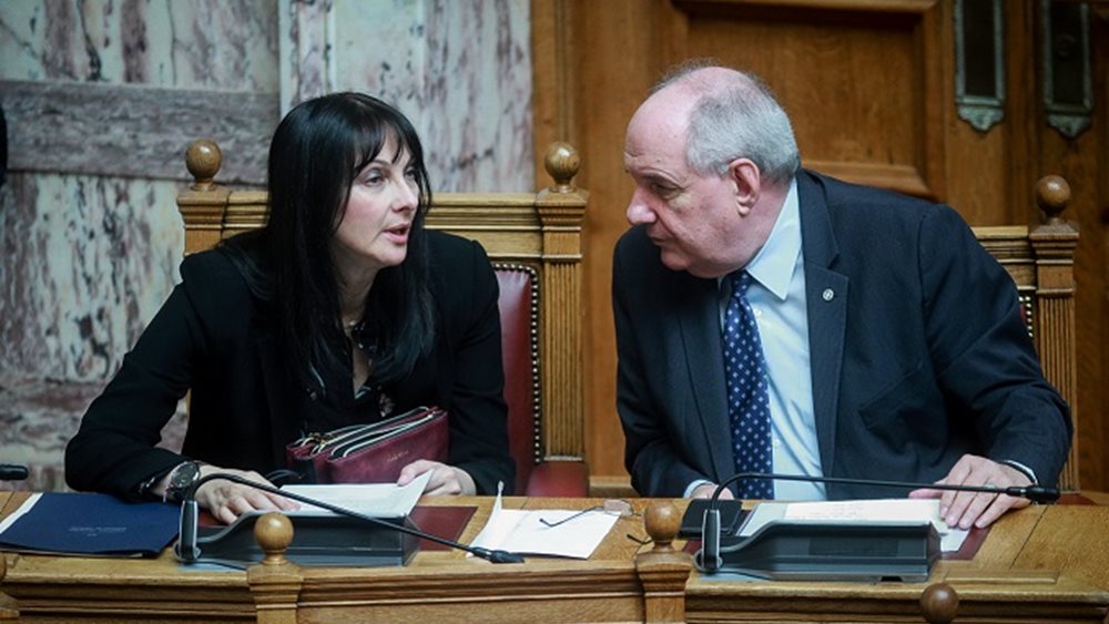 Ε. Κουντουρά και Τ. Κουίκ: "Παλεύουν" με τα δάνεια