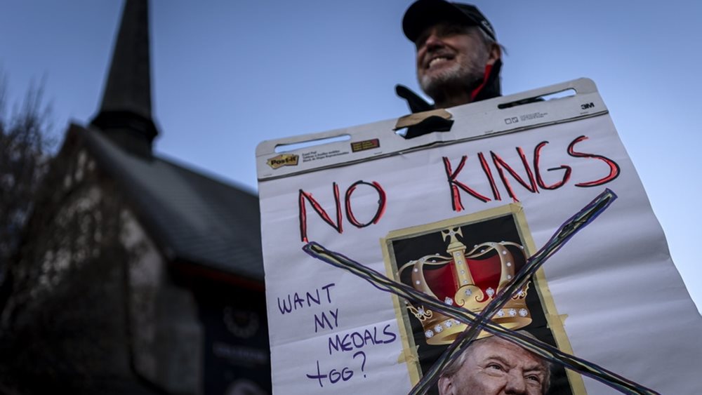 Η εξωτερική πολιτική του Τραμπ μάς γυρνά στον Μεσαίωνα