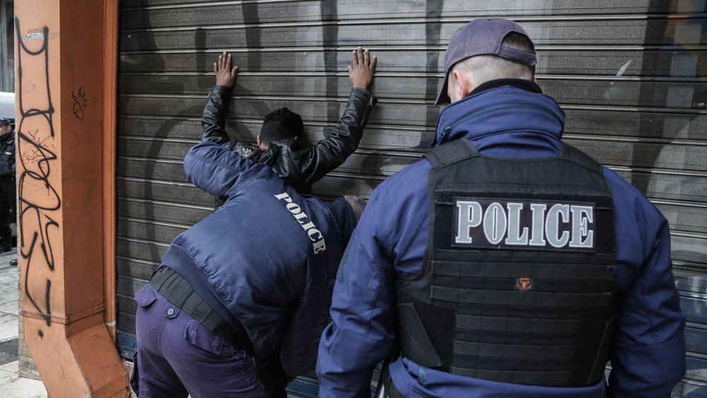 Πυροβόλησαν και τραυμάτισαν 30χρονο αλλοδαπό τα μεσάνυχτα στην Ομόνοια