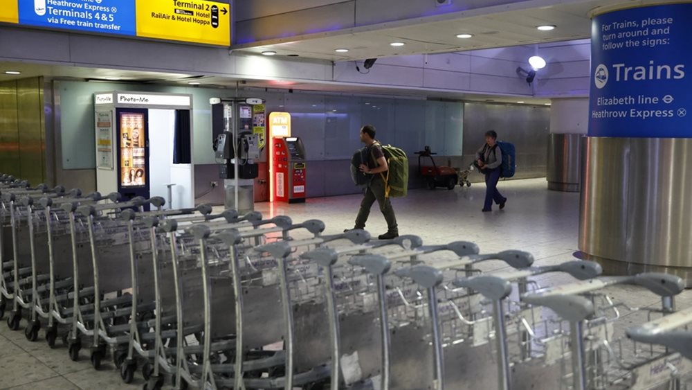 Ξεκινούν εκ νέου οι πτήσεις στο Χίθροου, σε πλήρη λειτουργία το Σάββατο - Φόβοι για πλήγμα &quot;δεκάδων εκατ. λιρών&quot;