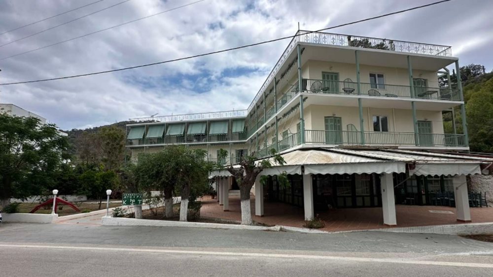 Πλειστηριασμοί: Σε νέο ιδιοκτήτη το &quot;Agyra Hotel&quot; στον Πόρο - Στα αζήτητα γνωστά βιομηχανικά ακίνητα