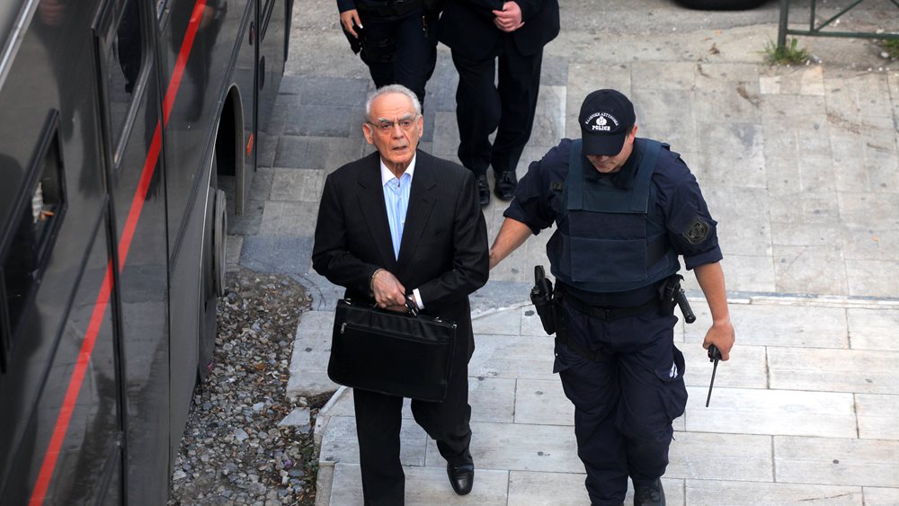 Αποφυλακίζεται με... δωρεές και δανεισμό ο Άκης Τσοχατζόπουλος