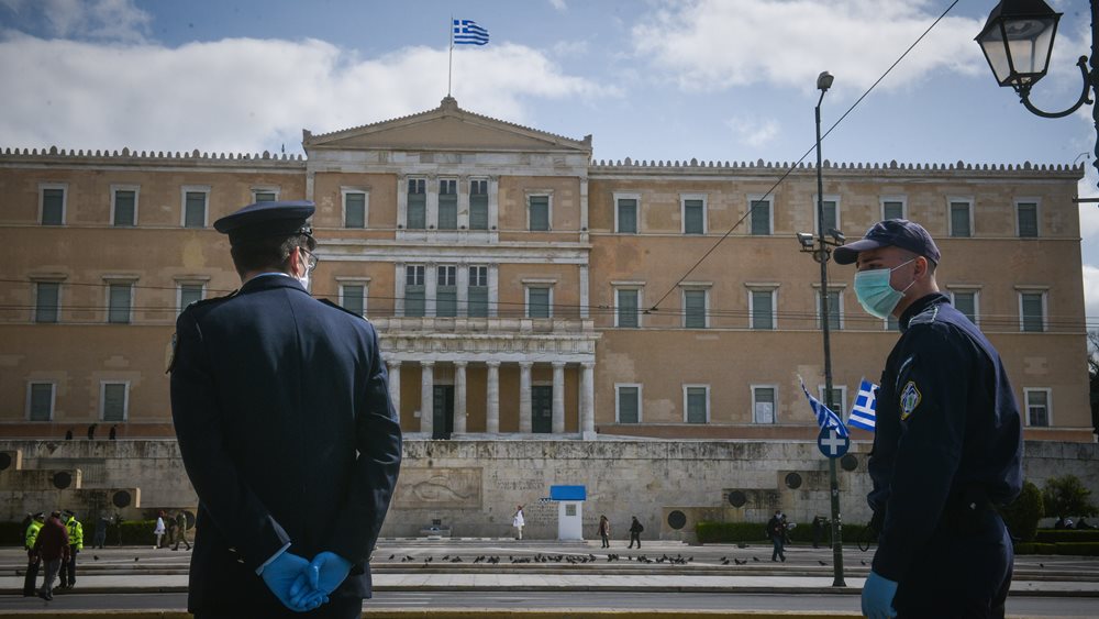 Οι λόγοι που οι Έλληνες πειθάρχησαν στα περιοριστικά μέτρα