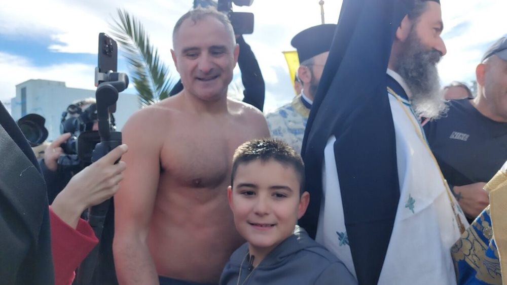 Ηράκλειο: Οκτάχρονος ο βουτηχτής που έπιασε τον σταυρό