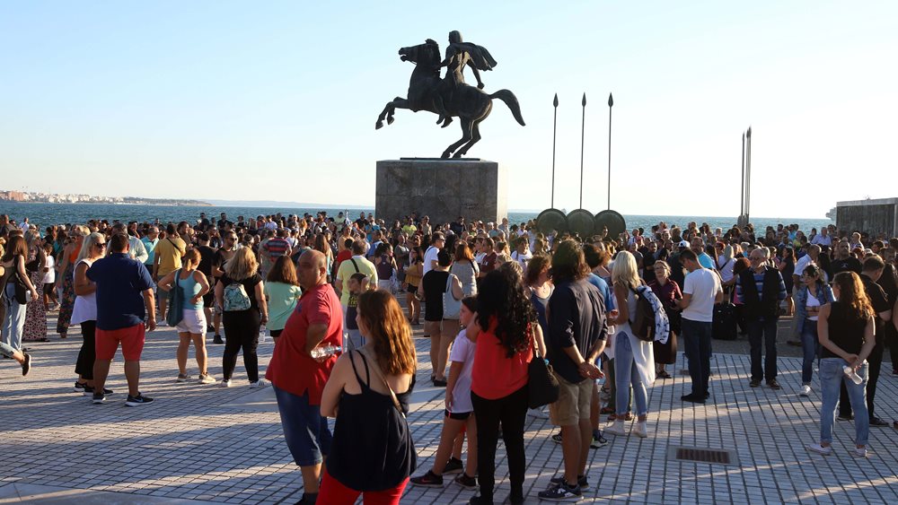 Συγκεντρώσεις κατά της μάσκας στα σχολεία σε Αθήνα και Θεσσαλονίκη