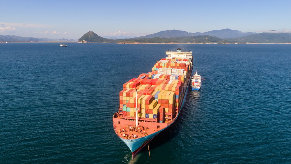 Η Maersk αναστέλλει μέχρι νεωτέρας όλες τις μεταφορές εμπορευματοκιβωτίων μέσω της Ερυθράς Θάλασσας