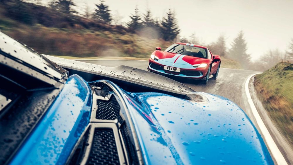 Ferrari εναντίον McLaren και καμένα ελαστικά στην άσφαλτο