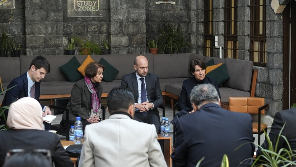 Συρία: Ο ΥΠΕΞ της Γαλλίας ζητά να βρεθεί μια "πολιτική λύση" με τους Κούρδους και να καταστραφούν τα χημικά όπλα