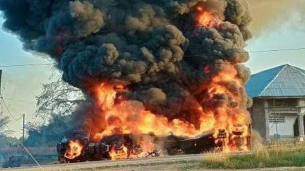 Λιβερία: Φόβοι για τουλάχιστον 40 νεκρούς στην έκρηξη βυτιοφόρου με καύσιμα