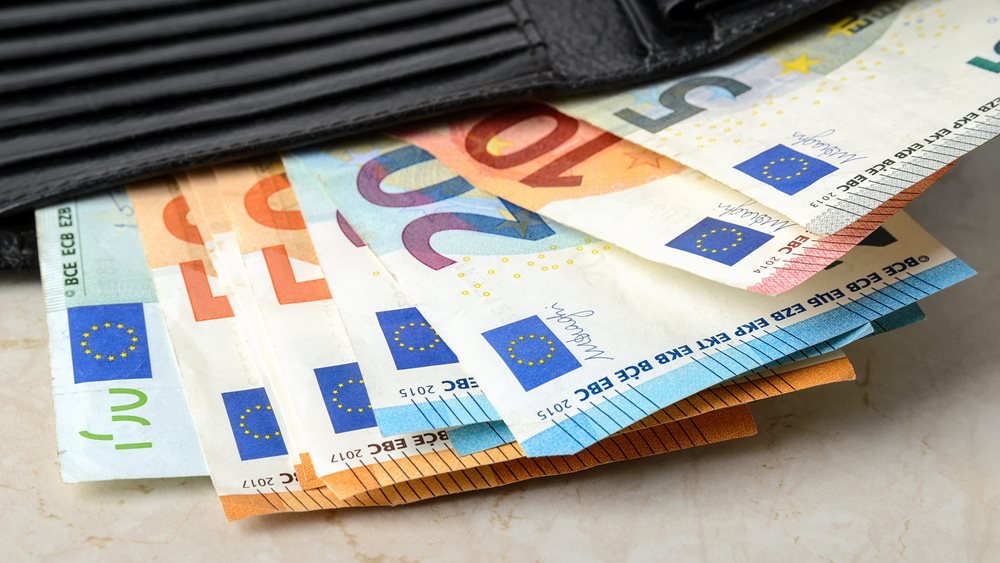 ΕΛΣΤΑΤ: Αυξήθηκαν το 2022 το διαθέσιμο εισόδημα και η καταναλωτική δαπάνη των νοικοκυριών