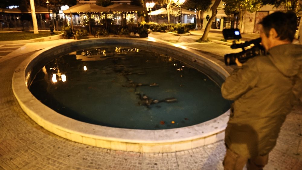 Καλλιθέα: Σε κρίσιμη κατάσταση το κοριτσάκι που έπεσε σε σιντριβάνι - Στον εισαγγελέα οι γονείς