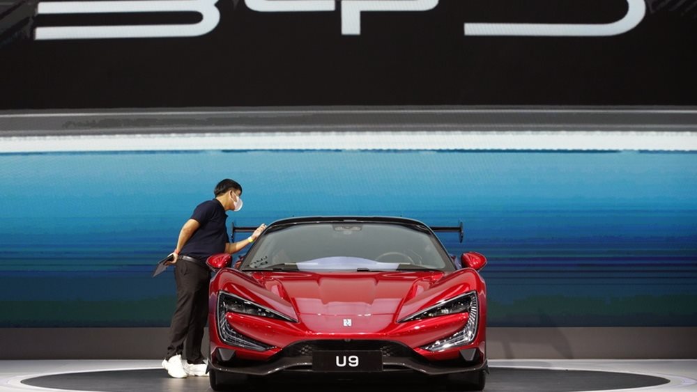 BYD: Μετά τις εκπτώσεις, βουτιά 8% στη μετοχή - Σφυροκόπημα στις κινεζικές αυτοκινητοβιομηχανίες υπό τον φόβο πολέμου τιμών