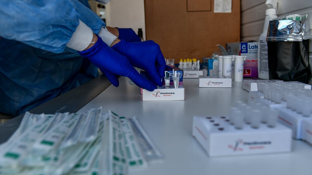 ΕΟΔΥ: Μείωση 22% στις εισαγωγές ασθενών με Covid την προηγούμενη εβδομάδα