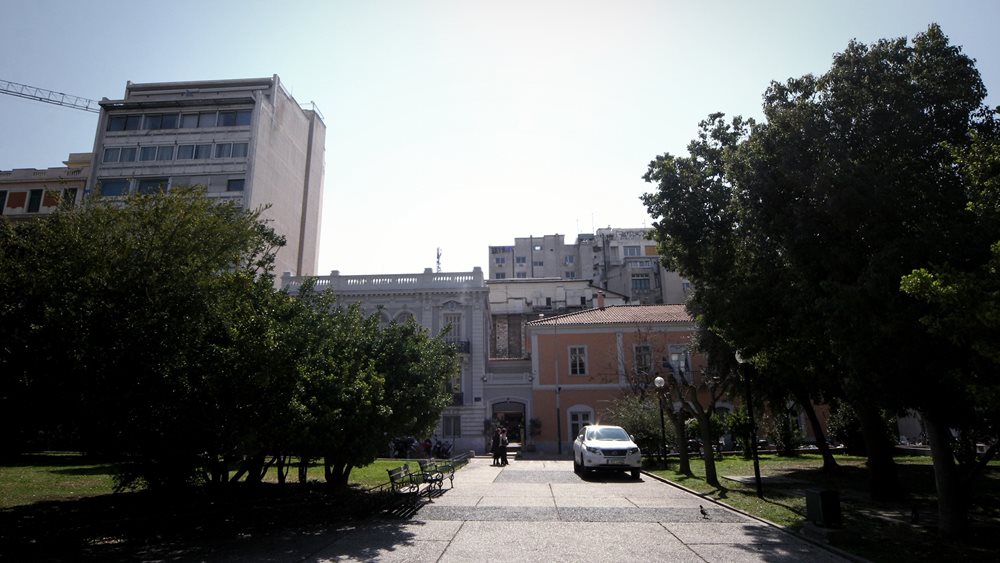 Ποιοι βολιδοσκοπούν για ξενοδοχείο το ακίνητο του ΕΦΚΑ στην πλατεία Κλαυθμώνος