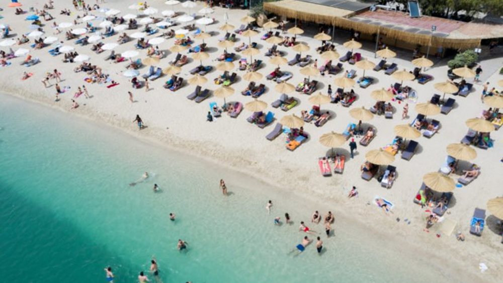 Γαλάζια Σημαία: Δεύτερη η Ελλάδα παγκοσμίως με 623 βραβευμένες ακτές
