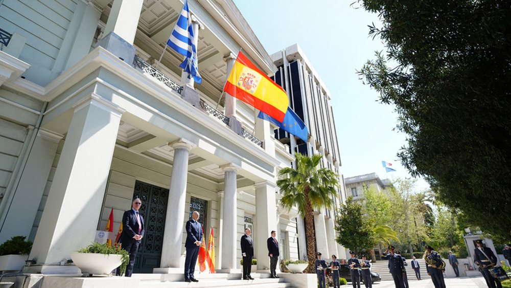 Ισπανία: Πρόστιμο για κοινοποίηση σεξουαλικών φωτογραφιών ανηλίκων που δημιουργήθηκαν με ΑΙ