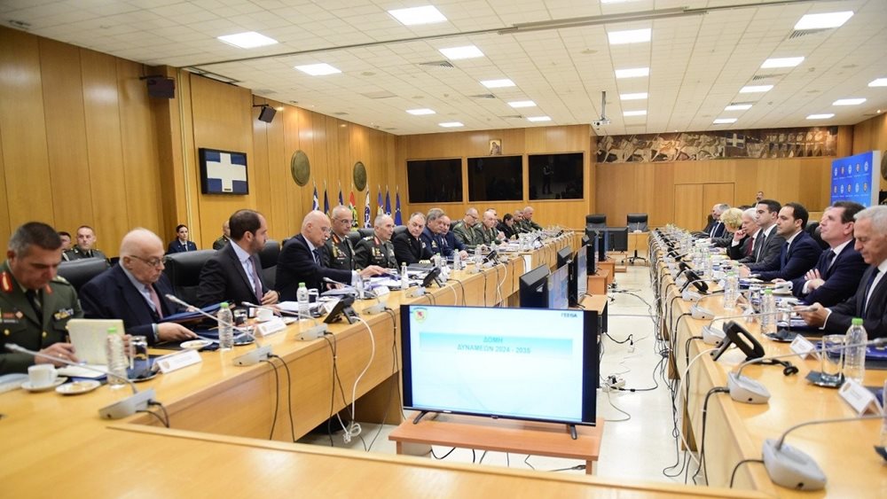 O Ν. Δένδιας παρουσιάζει σήμερα στη Βουλή την ελληνική αντιαεροπορική ομπρέλα