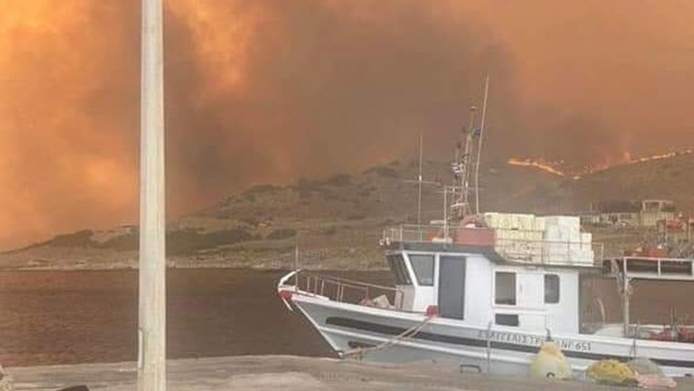 Φωτιά στη Ρόδο: Διαρκής μάχη με τις φλόγες σε τρία μέτωπα - Επιχειρούν 10 αεροσκάφη και 8 ελικόπτερα