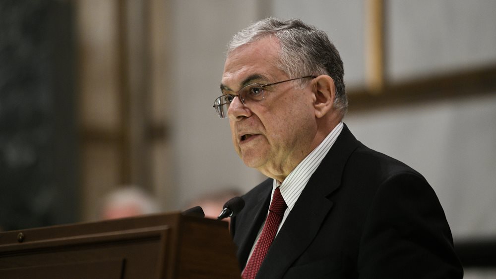 Ο Λουκάς Παπαδήμος πρόεδρος του Ιδρύματος Ιατροβιολογικών Ερευνών της Ακαδημίας Αθηνών