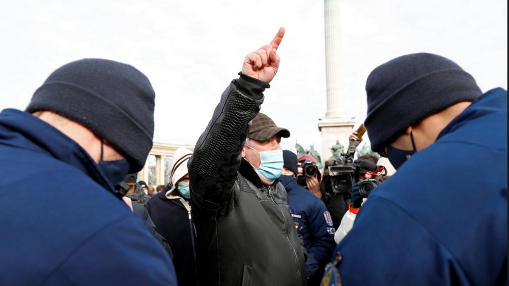 Ουγγαρία: Διαδηλωτές κατά του lockdown στους δρόμους της Βουδαπέστης