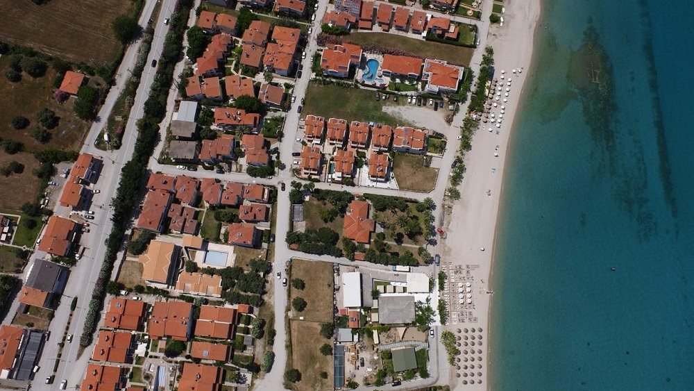 Ξεκίνησαν από τη Χαλκιδική οι έλεγχοι με drones στις παραχωρήσεις παραλιών και αιγιαλού