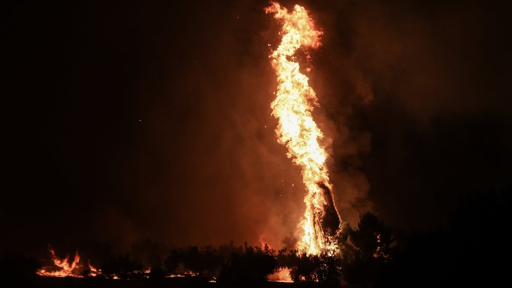 Ορατή από το διάστημα η πυρκαγιά στις Κεχριές